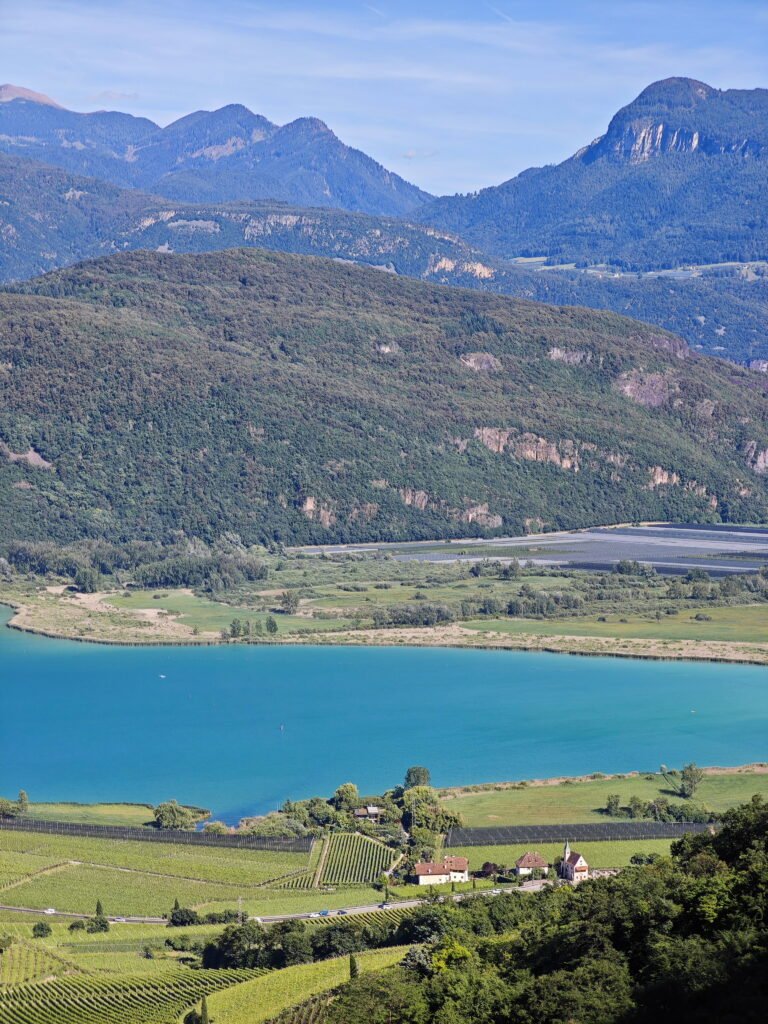 Der Kalterer See ist einer der schönsten Seen in Südtirol